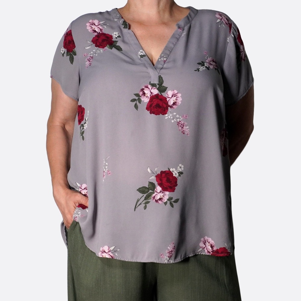 Torrid Floral Gray Harper Georgette XL 1X 2X Crimson‎ Red Rose V-Neck Blouse